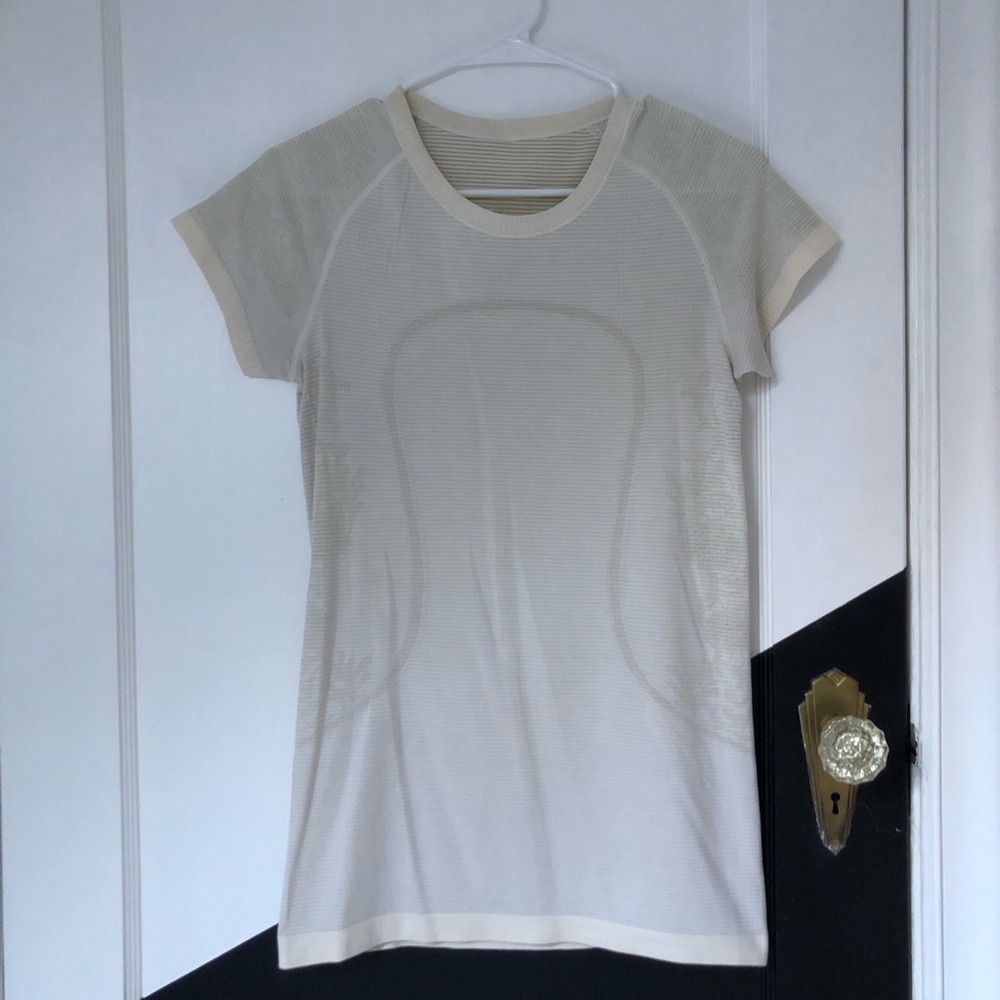 VEUC lululemon swiftly tech short sleeve size 8